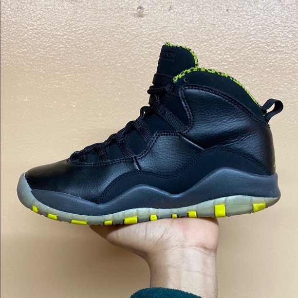 Air Jordan 10 Retro “Venom” - Picture 3 of 17